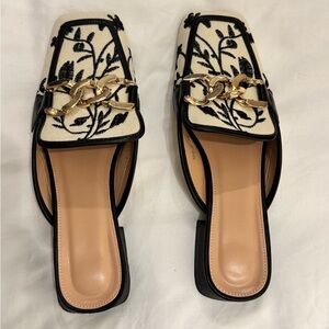 Elegant Black and Cream Women's Loafers